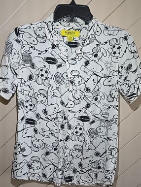 Boys 14 Peanuts White & Black Snoopy Sports Print Button-Up Shirt